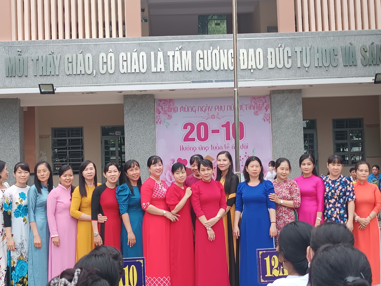 Trường THPT Thành Phố Sóc Trăng tổ chức các hoạt động kỷ niệm 93 năm ngày thành lập Hội Liên hiệp Phụ nữ Việt Nam và 13 năm ngày Phụ nữ Việt Nam