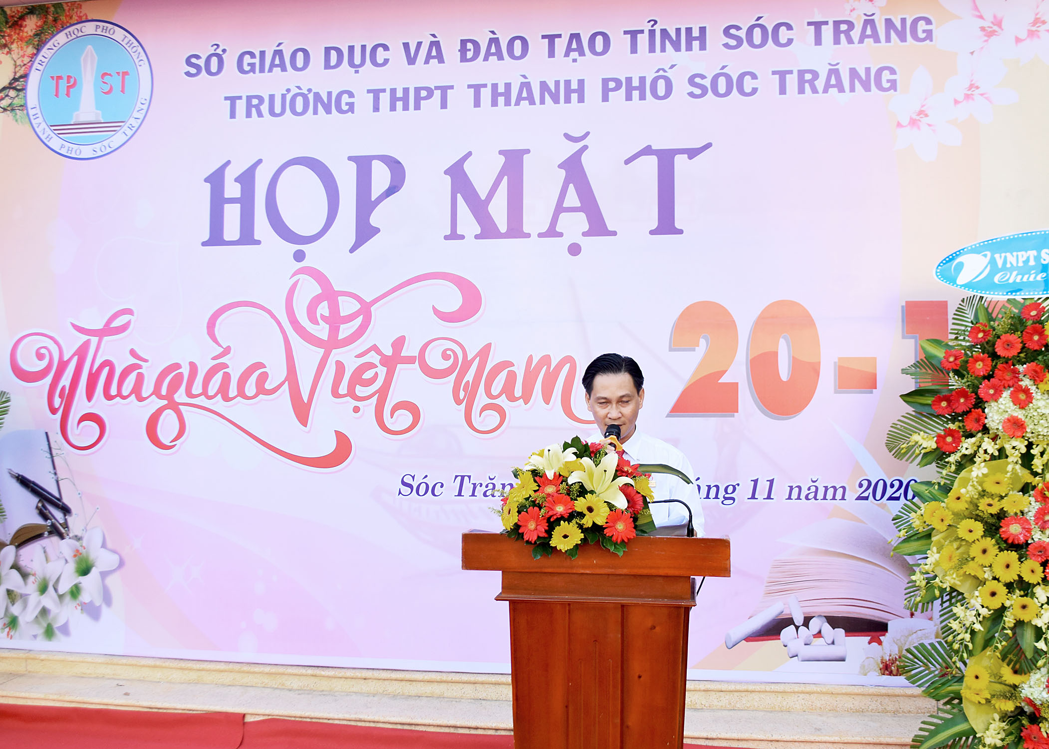Trường THPT Thành Phố Sóc Trăng tổ chức  họp mặt kỉ niệm 20/11