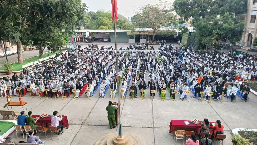 Tuyên truyền và phổ biến kỹ năng phòng cháy chữa cháy, phòng chống cướp giật, tham gia giữ gìn an ninh trật tự trên địa bàn trong dịp Tết Nguyên Đán Ất Tỵ năm 2025